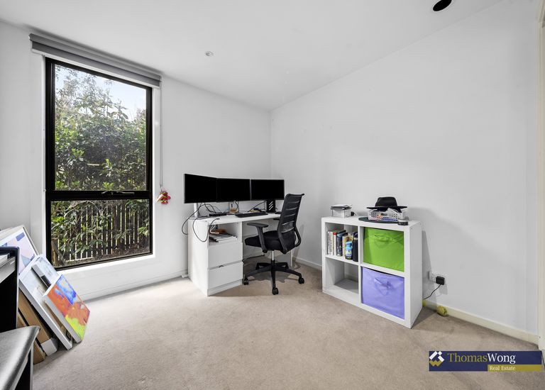 76 Central Park Walk, Cheltenham