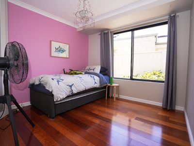 86 St Stephens Cres, Tapping