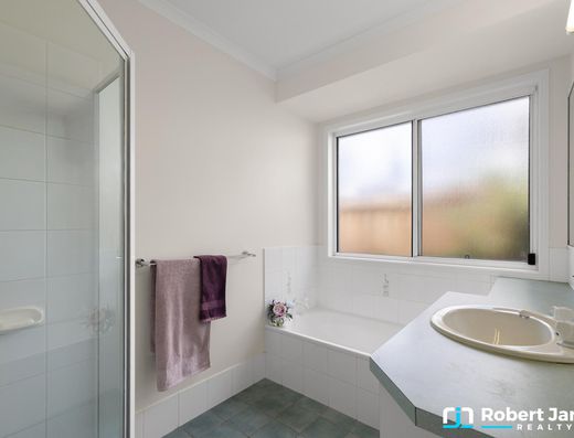 Low Maintenance  image 10
