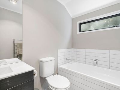 2/28 Pahi Place, West Harbour