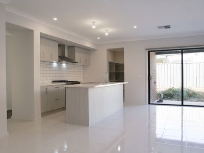 28 Muscatel Crescent, Manor Lakes