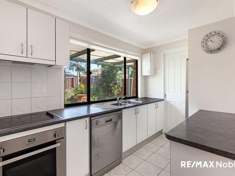 15 Aminta Crescent, Hassall Grove