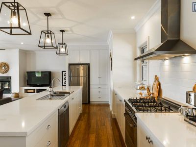 39 Claremont Place, Table Top