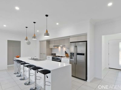 1 Paperbark Way, Urangan