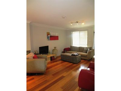 9 / 17 Robertson Street, Coniston
