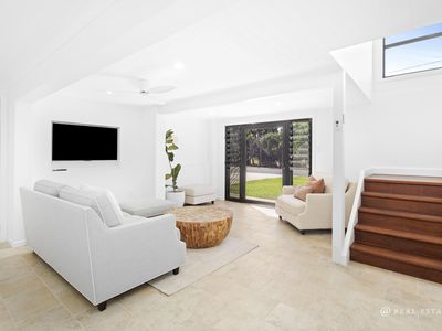 6 Coolwaters Esplanade, Kinka Beach