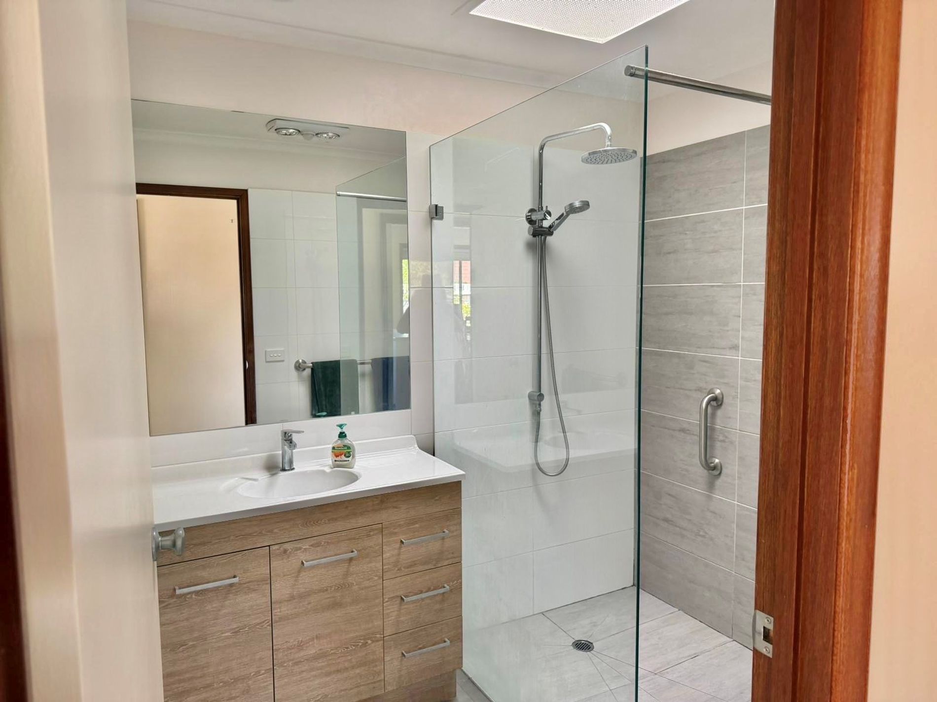 5 / 16 Newport Road, Clayton South