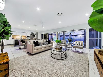 6 Thomson Place, Wakerley