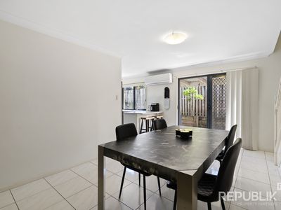 1 / 26 Witheren Circuit, Pacific Pines