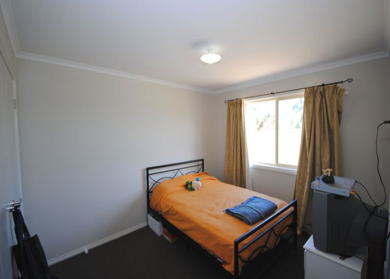82 Golf Course Road, Heywood