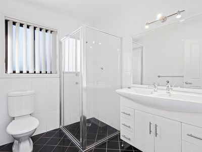 2 / 1 Oakland Avenue, Windang