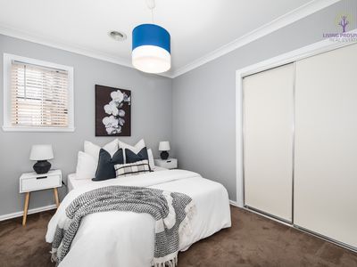 2 / 11 Covent Gardens, Point Cook