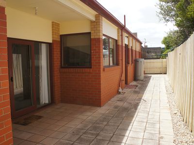 7 Hopkins Drive, Horsham