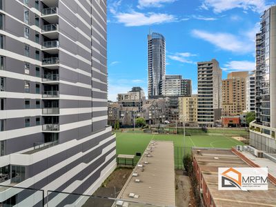 602 / 33 Claremont Street, South Yarra