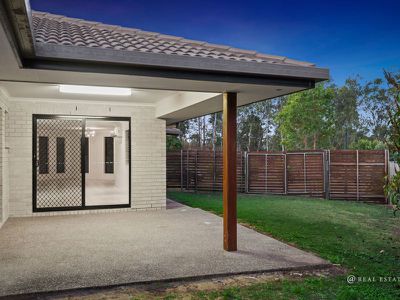 8 Lakeside Drive, Taroomball