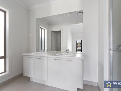 63 Diamond Parade, Cobblebank