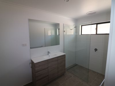 1 / 18 OAK STREET, Seymour