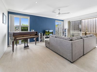 2 / 1 Ridgemont Street, Upper Coomera