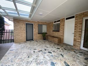 574 Whinray Crescent, East Albury