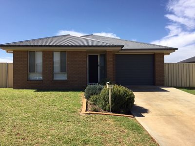 50 Madden Drive, Griffith