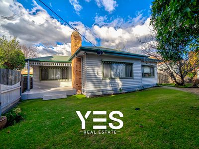 1 / 4 Allen Street, Glen Waverley