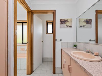 2 Saddler Court, Onkaparinga Hills