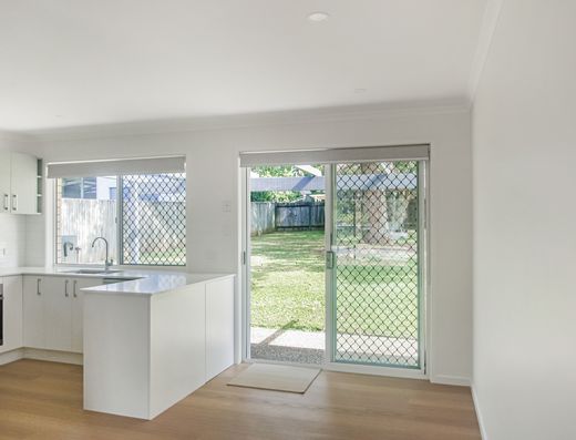 Refurbished Gem in Old Tewantin image 3