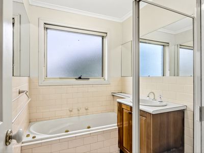 68B Glastonbury Drive, Highton