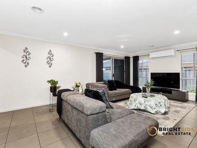 2  Grandstand Cres, Clyde North
