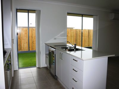 12 O'CONNELL Parade, Urraween