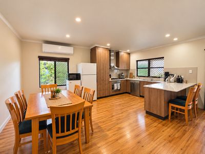 54 Dalziel Avenue, Atherton
