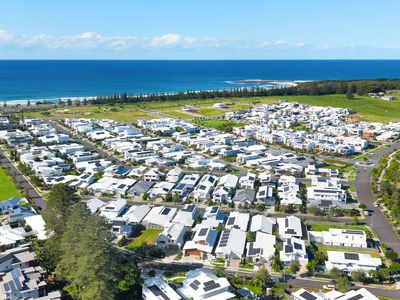 10 Seaside Avenue , Skennars Head