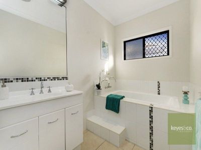 11 St Albans Road, Mount Louisa