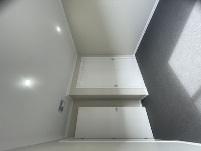 61 Sunlight Circuit, Lara