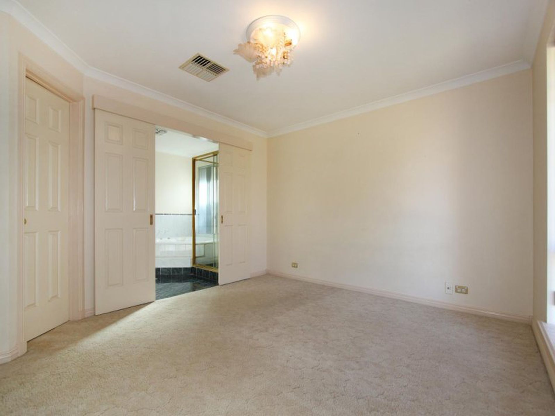 4 McGillivray Crescent, Somerville