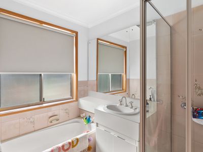 18 Priestley Crescent, Seymour