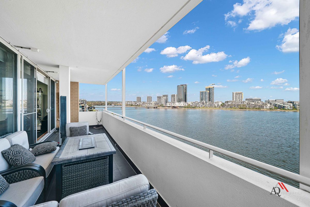 Prestigious Waterfront Penthouse with Breathtaking Panoramic Views