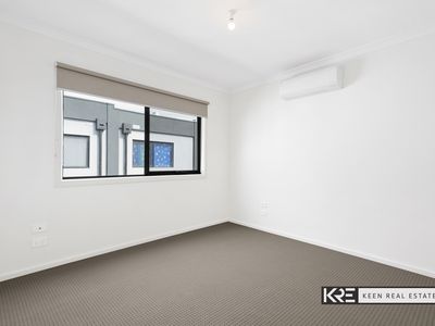 10 / 1 Village Way, Pakenham