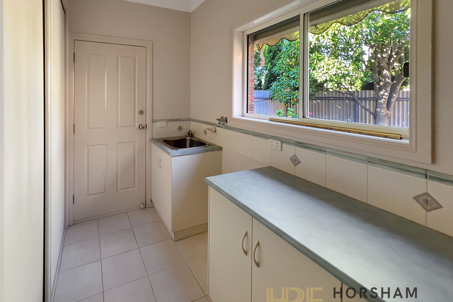 1 / 8 Dougherty Street, Horsham
