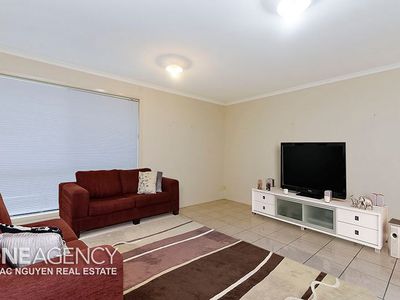 10 / 17 Gibbs St, Churchill
