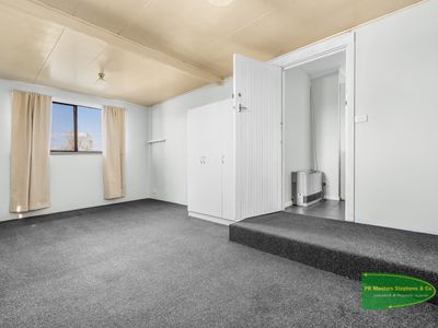 8 Moresby Way, West Bathurst