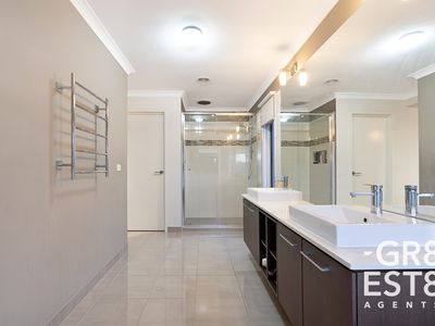 24 Zeus Avenue, Cranbourne West