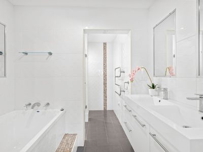 14 Sunset Avenue, Forster