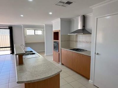 57 Archimedes Cres, Tapping