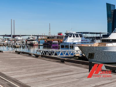 2D / 8 Waterside Place, Docklands