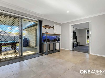 27 Senorita Parade, Urangan