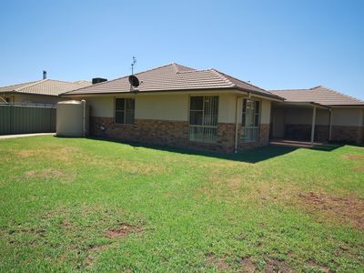 27  Namoi Crescent, Dubbo