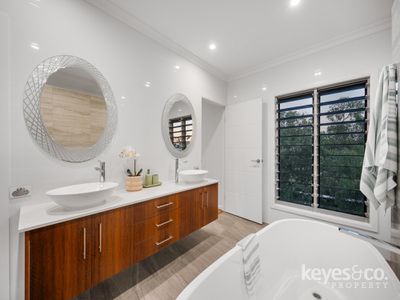 24 The Point, Castle Hill