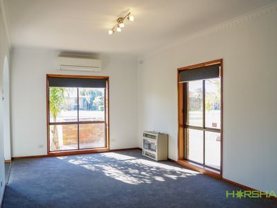 1 / 4 Searle Street, Horsham
