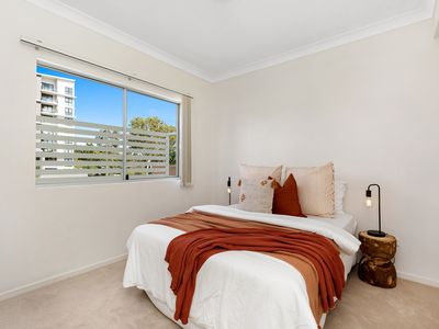 12 / 159 Clarence Road, Indooroopilly